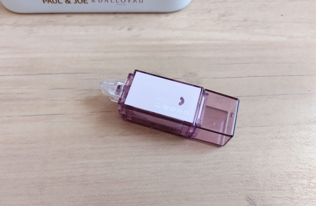 小さな修正テープ